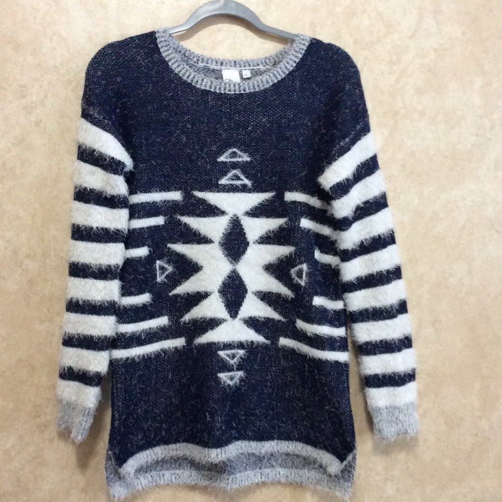 Oh MG Navy White Sweatshirt size M